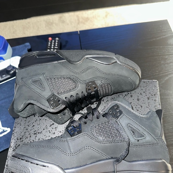 Jordan 4 - Picture 3 of 5